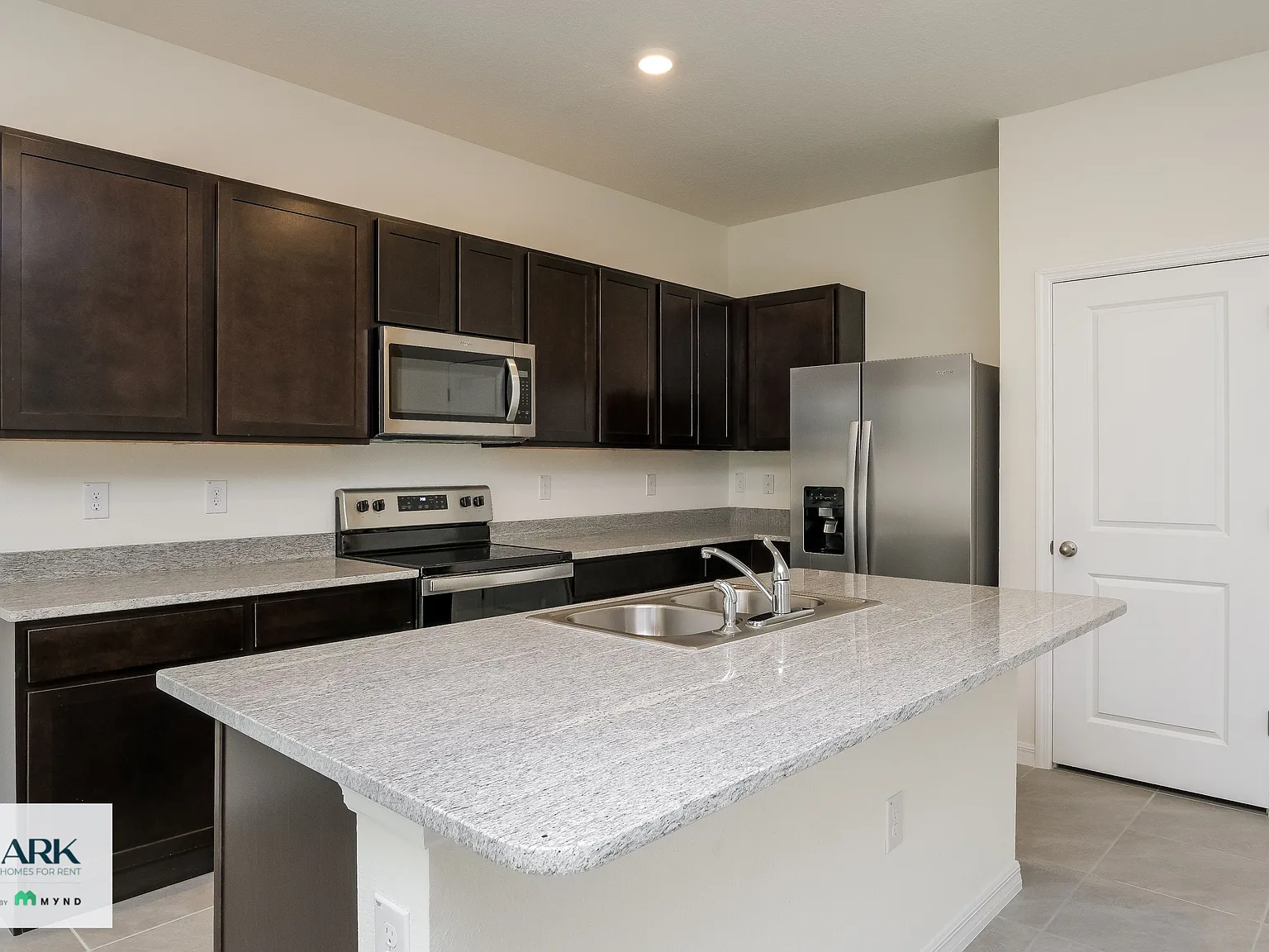 3 bed, 2.5 bath, 1673 sqft, $2,179 — Photo 4