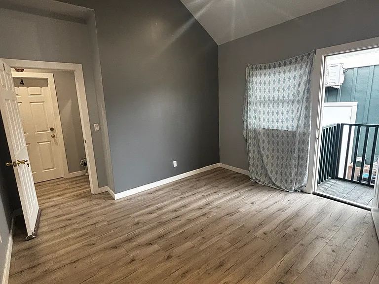 1726 W 22nd St — Photo 7