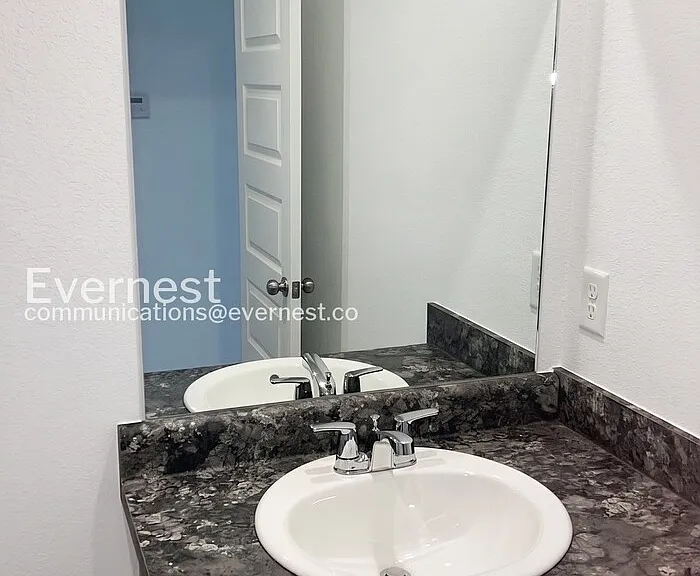 6648 Hollywood Ave — Photo 17