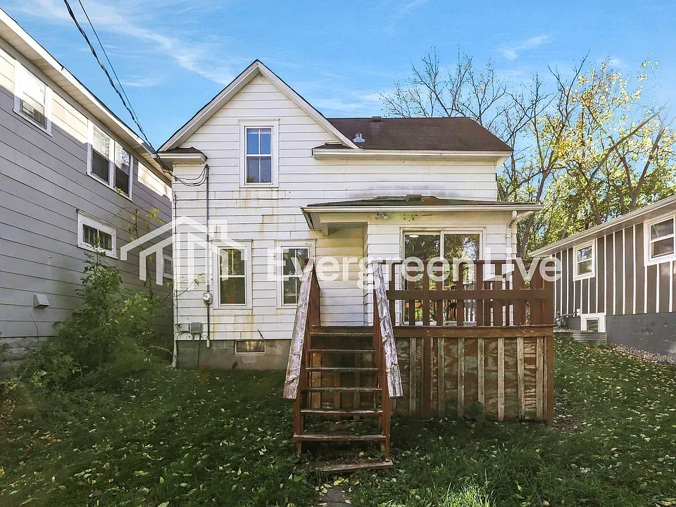 303 Curtice St E