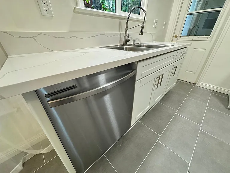 835 Bay St #1 — Photo 14