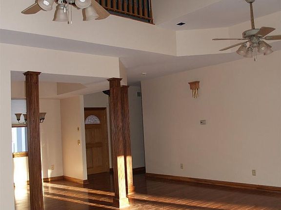3rd image of 3247 Deerwood Ct