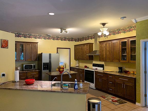 3rd image of 2943 SW 30th St