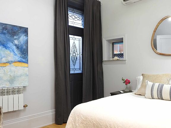 5th image of 21 Lansdowne Ave #1
