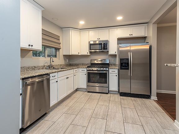 4th image of 820 Thistledown Dr #1204