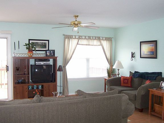 Living Room/Dining Room