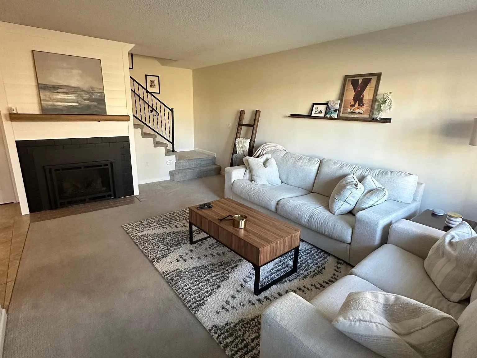 2 bed, 1.5 bath, 1178 sqft, $2,200 — Photo 2