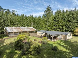 533 N Bayview Rd, Waldport, OR 97394