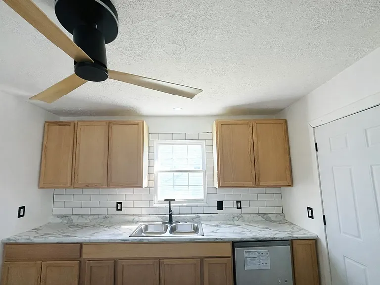 3007 Wade Ave — Photo 10