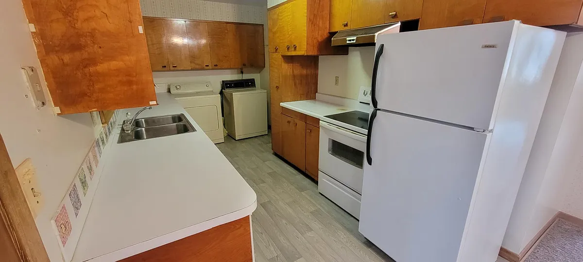 Unit Photo - 421 Prentis Ave