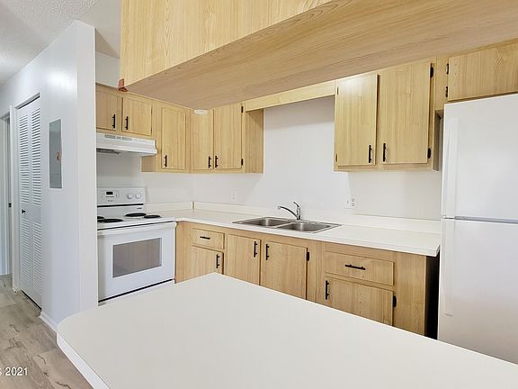 3rd image of 1356 Westover St #101