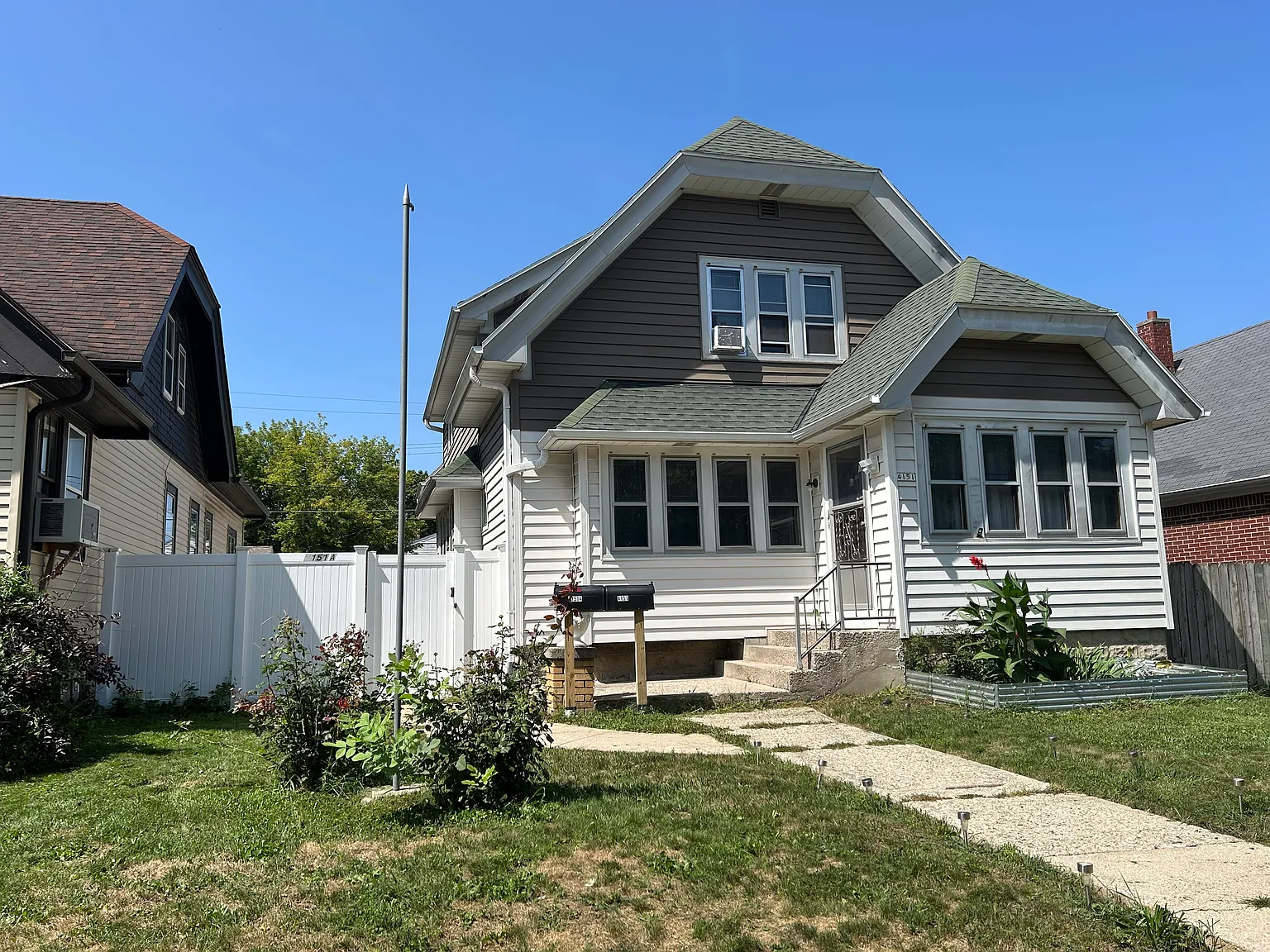 2 bed, 1100 sqft, $1,300 — Photo 1