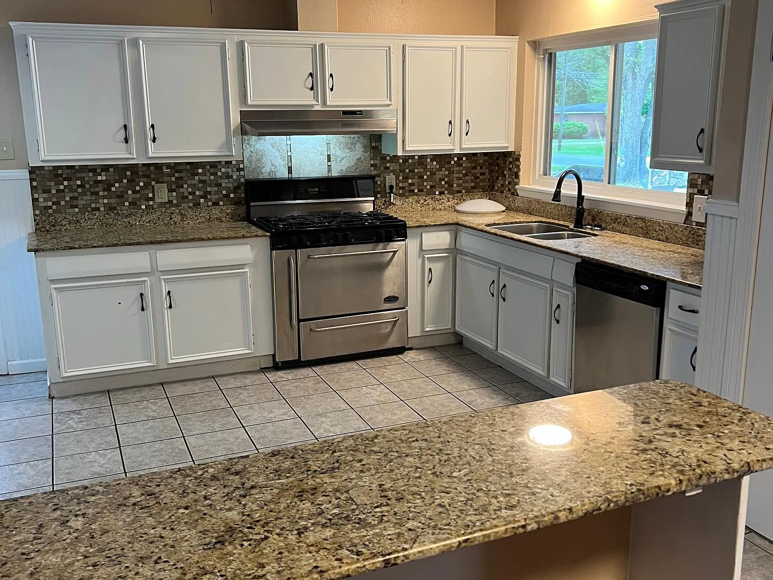 4 bed, 2.5 bath, 2148 sqft, $1,975 — Photo 3