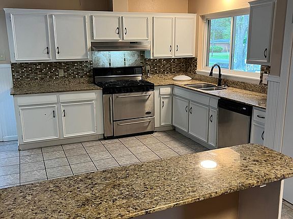 3rd image of 644 Highland Park Dr