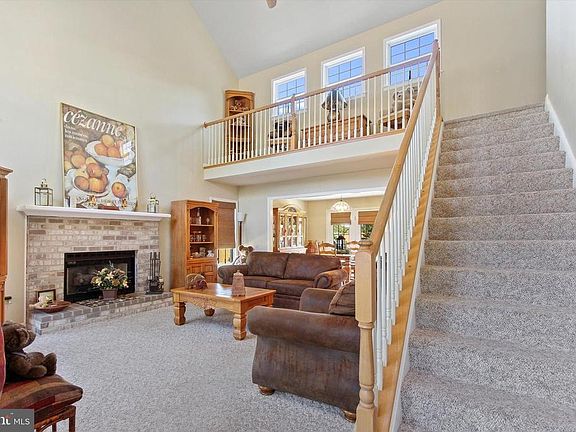 3rd image of 1390 Toann Rd