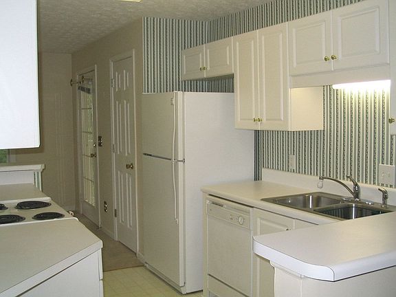 Spacious Counter Tops & Cabinets