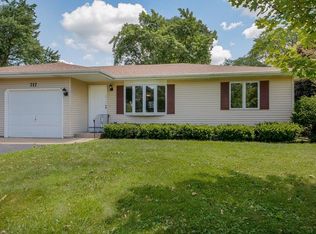 717 Peck Pl, Elgin, IL 60120
