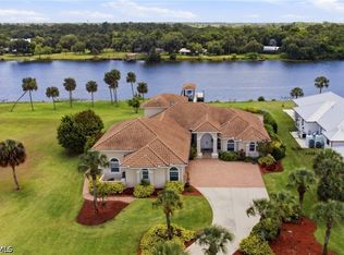 2504 Caloosa Shores Dr, Labelle, FL 33935