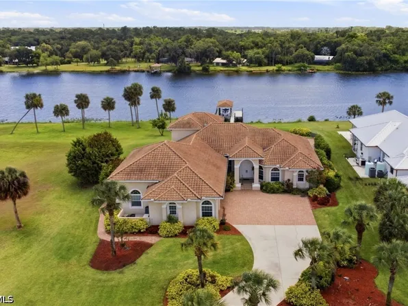 2504 Caloosa Shores Dr, Labelle, FL 33935