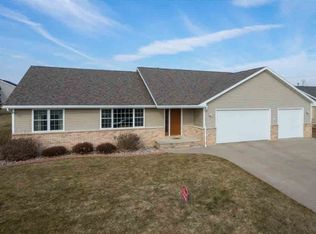 211 Howard Dr, Hortonville, WI 54944