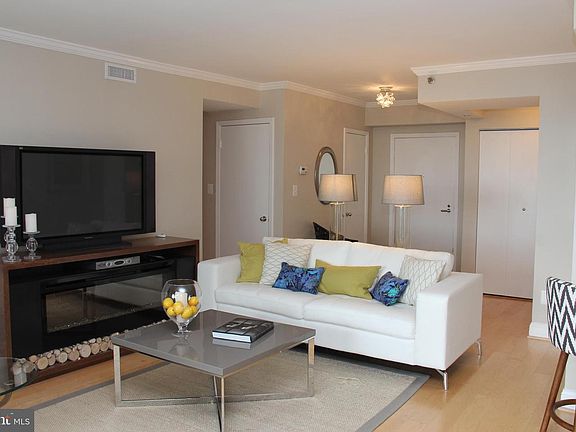 5th image of 1016 S Wayne St APT 708