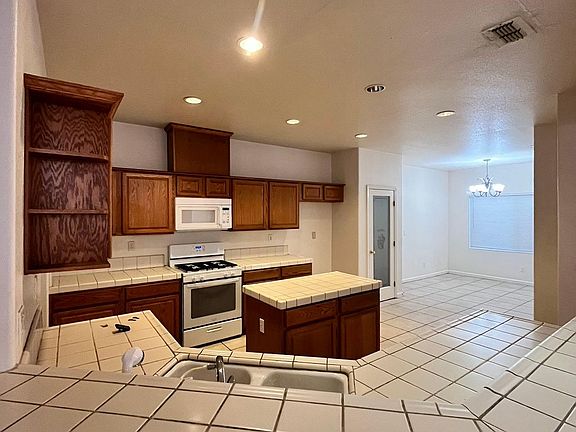 4th image of 3355 Bryant Dr