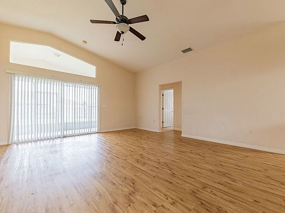 2nd image of 412 Savanna Pointe St