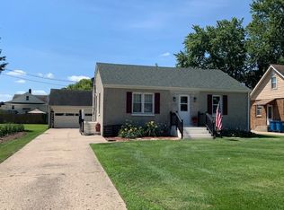 2216 8th St W, Peru, IL 61354