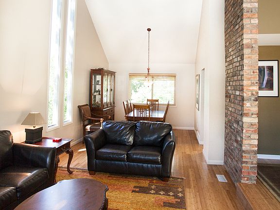 Living Room / Dining Room 
