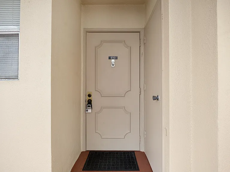 3590 Via Poinciana #510 — Photo 5