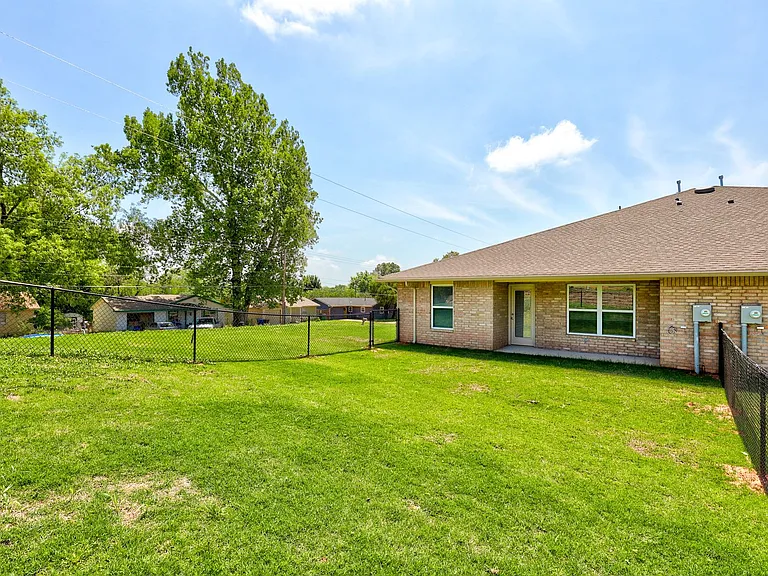 721 League Cir — Photo 30