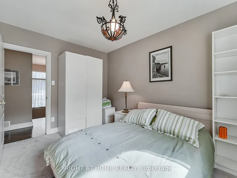 25 Clarendon Ave — Photo 33