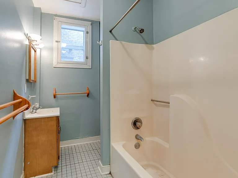 2912 Ellwood Ave. — Photo 6