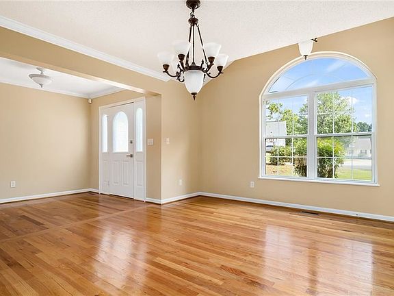 5th image of 104 Troy Hunter Ct