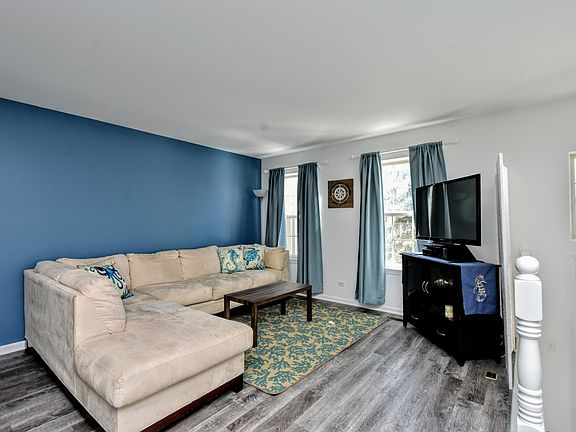 3rd image of 2889 N Augusta Dr