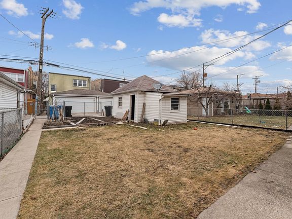 5th image of 5222 W Berteau Ave