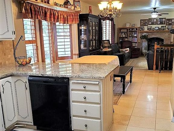 5th image of 706 Dalton Dr