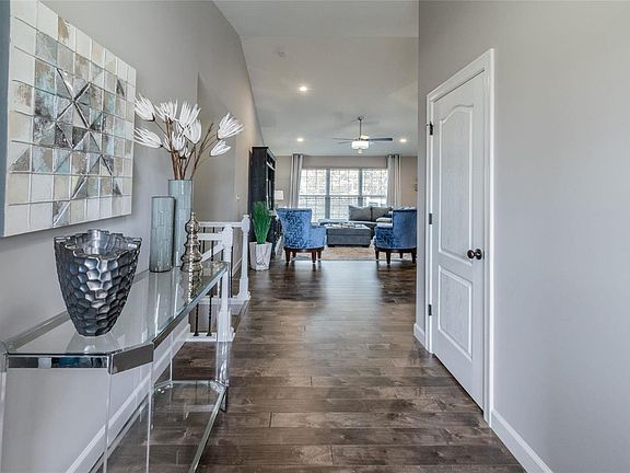 5th image of 801 Cimarron Meadows Dr
