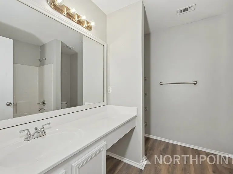 3075 Saint Nicholas Dr — Photo 9