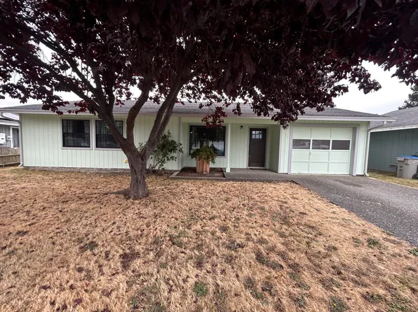 841 Barry Ave, Fortuna, CA 95540