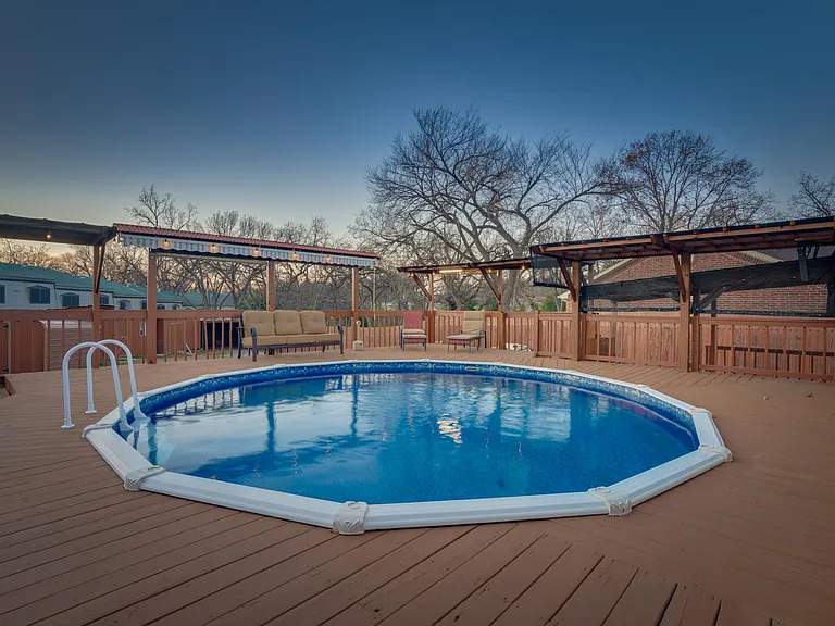 7809 Claremont Dr — Photo 28