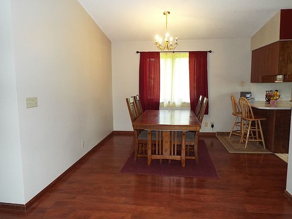 4th image of 611 S Washington St
