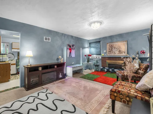 917 Ladner St, New Westminster, BC V3L 4W5