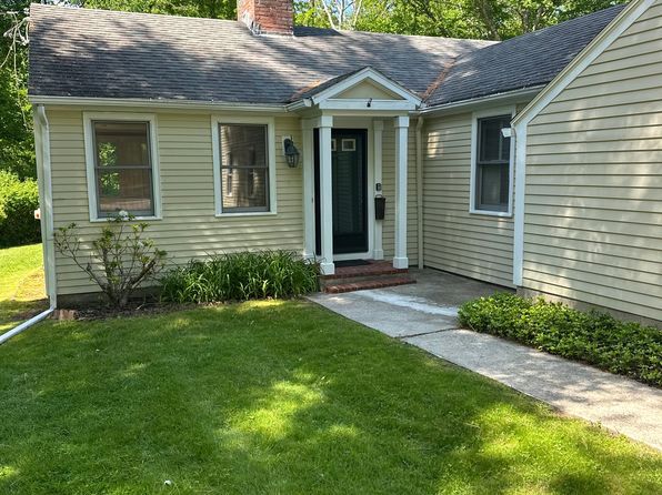 34 Strawberry Hill St