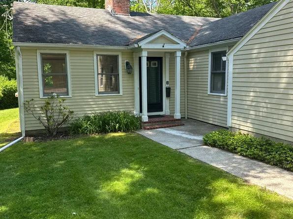34 Strawberry Hill St, Dover, MA 02030
