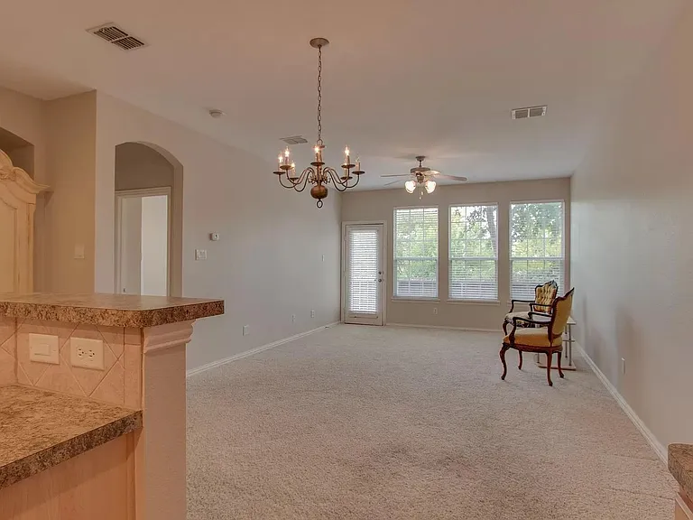 1825 Brookview Dr — Photo 5
