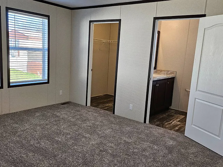 906 W Edge Dr — Photo 3