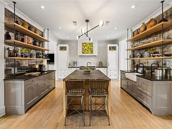 2nd image of 2288 Peachtree Rd NW Unit 16