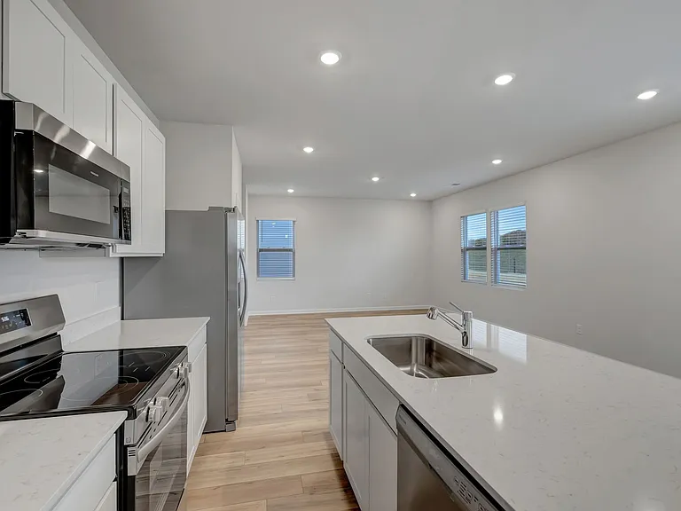 720 Emerson Ln — Photo 19