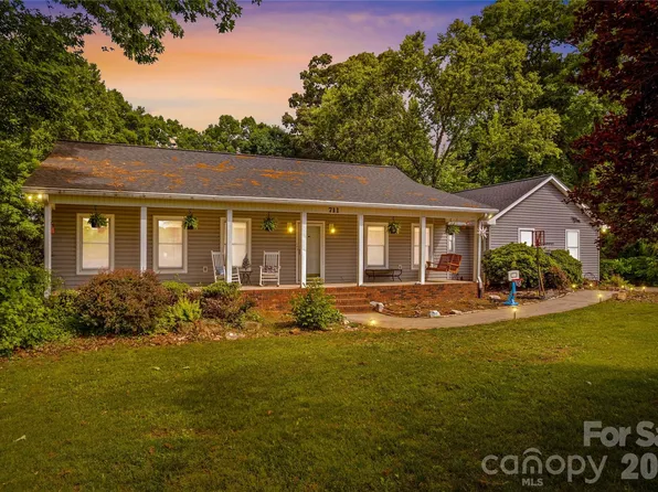 711 Spring Pointe Dr, Stony Point, NC 28678
